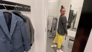 Давно я в H&M не заходил, а там ведь в раздевалке минетик делают
