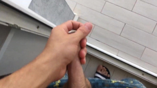 Я ей позы новые показываю, а она сквиртит струёй прям на хуй