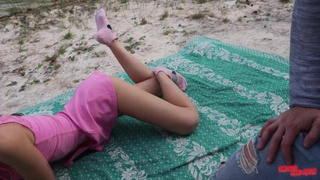 Незнакомка встала на четвереньках у дерева и я понял, что никуда не опаздываю