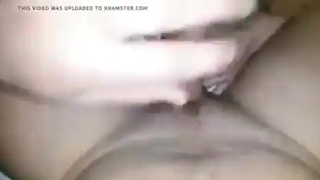Русская потаскуха в эротичном белье ебется с двумя любовниками