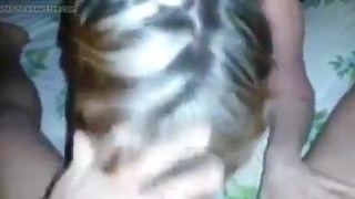 Русская потаскуха в эротичном белье ебется с двумя любовниками